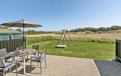 Elsabet - 750M from the Sea: Tetto, Casa, Porta, Villetta, Shade, Raccordo, Cortile, Estate, Backyard