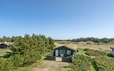 Elsabet - 750M from the Sea: Tetto, Casa, Porta, Villetta, Shade, Raccordo, Cortile, Estate, Backyard
