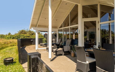 Federica - 500M from the Sea: Tetto, Casa, Porta, Villetta, Shade, Raccordo, Cortile, Estate, Backyard