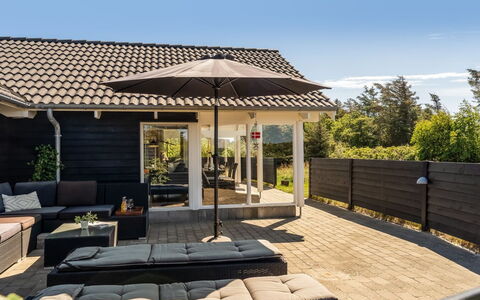 Federica - 500M from the Sea: Tetto, Casa, Porta, Villetta, Shade, Raccordo, Cortile, Estate, Backyard
