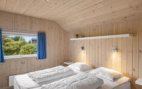 Federica - 500M from the Sea: Camera Da Letto, Legna, Letto, Interior Design, Lenzuolo, Soffitto, Bedding, Telaio Del Letto, Pavimento, Mobilia