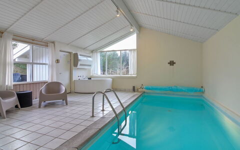 Panu - 600M from the Sea: Pavimentazione, Pavimento, Mobilia, Interior Design, Soffitto, Piscina, Materiale Composito, Ricorrere, Sedia, Hotel