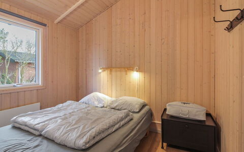 Panu - 600M from the Sea: Legna, Soffitto, Interior Design, Camera Da Letto, Pavimento, Camera, Pavimentazione, Casa, Letto, Color Legno