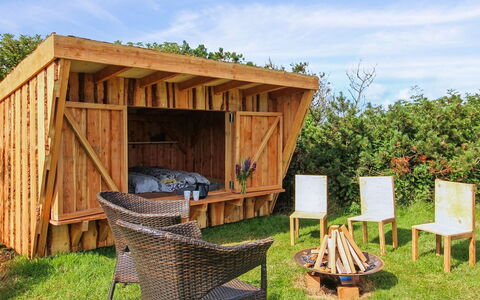 Tetta - 800M from the Sea: Mobilia, Interior Design, Sedia, Pavimentazione, Tavolo, Ricorrere, Pavimento, Soffitto, Camera, Eco Hotel