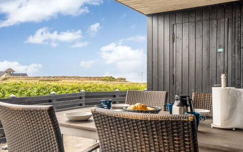 Fabiola - 200M from the Sea: Villetta, Backyard, Cortile, Edifici Giardino, Capannone, Raccordo, Mobili Da Esterno, Log Cabin, Struttura Esterna, Baracca