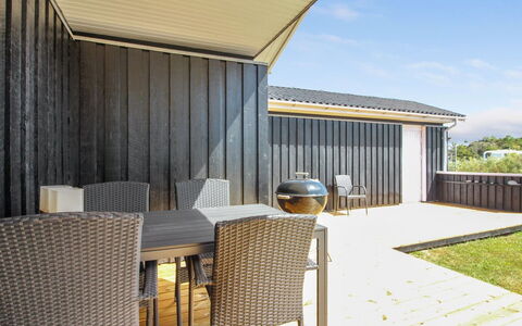 Dome - 750M from the Sea: Legna, Materiale Composito, Shade, Latifoglie, Design, Portico, Color Legno, Raccordo, Plank, Illuminazione Diurna