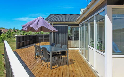 Dome - 750M from the Sea: Legna, Pavimento In Legno, Portico, Pavimentazione, Deck, Latifoglie, Pavimento, Tetto, Casa, Materiale Composito
