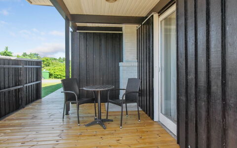 Dome - 750M from the Sea: Legna, Latifoglie, Color Legno, Plank, Shade, Raccordo, Compensato, Portico, Pavimento In Legno, Porta A Casa
