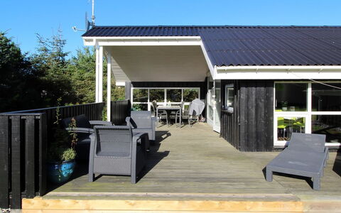 Annalisa - 1.2Km from the Sea: Legna, Tetto, Casa, Shade, Portico, Deck, Villetta, Sedia, Latifoglie, Cortile