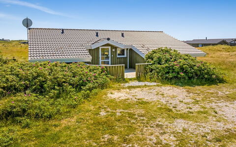 Katla - 400M from the Sea: Casa, Casa, Porta, Tetto, Villetta, Estate, Giardino, Shade, Raccordo, Cortile