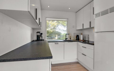 Hellin - 300M from the Sea: Cucina, Elettrodomestico Da Cucina, Controsoffitto, Apparecchio Major, Cabinetry, Interior Design, Pavimentazione, Cucina Stufa, Elettrodomestico, Casa