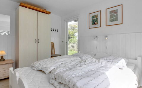 Hellin - 300M from the Sea: Mobilia, Letto, Camera Da Letto, Interior Design, Bedding, Lenzuolo, Legna, Soffitto, Camera, Pavimentazione