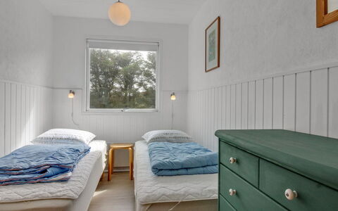 Hellin - 300M from the Sea: Parete, Camera Da Letto, Letto, Legna, Interior Design, Soffitto, Pavimentazione, Pavimento, Bedding, Lenzuolo