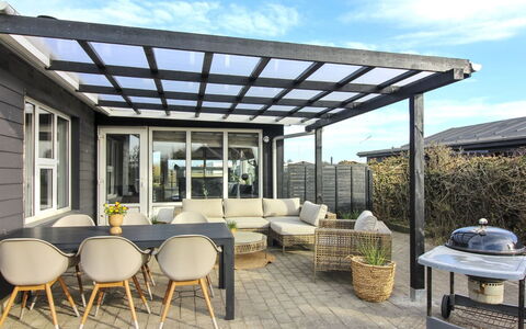 Jespar - 300M from the Sea: Casa, Casa, Porta, Tetto, Villetta, Estate, Giardino, Shade, Raccordo, Cortile