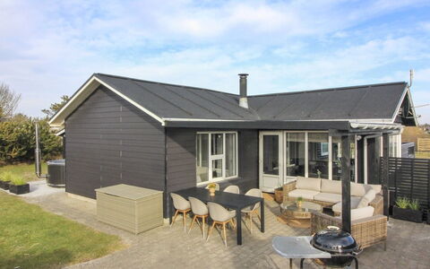 Jespar - 300M from the Sea: Casa, Casa, Porta, Tetto, Villetta, Estate, Giardino, Shade, Raccordo, Cortile