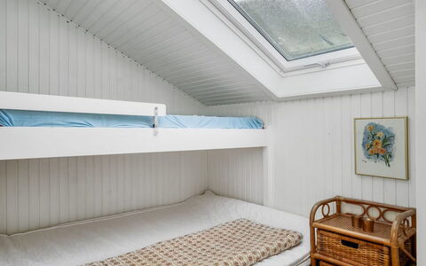 Ineke - 295M from the Sea: Legna, Interior Design, Camera Da Letto, Soffitto, Pavimento, Letto, Pavimentazione, Biancheria, Mobilia, Camera