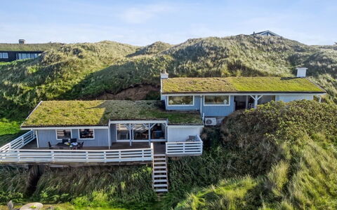 Trude - 250M from the Sea: Arbusto, Urban Design, Groundcover, Brick, Appartamento, Estate, Muratura, Balcone, Landscaping