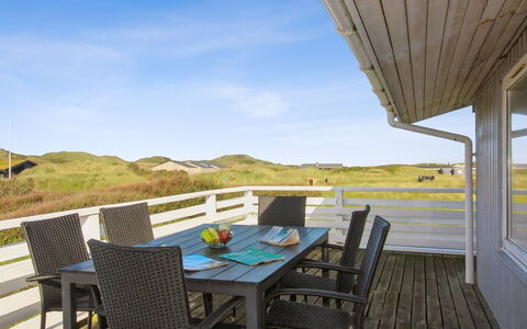 Trude - 250M from the Sea: Arbusto, Urban Design, Groundcover, Brick, Appartamento, Estate, Muratura, Balcone, Landscaping
