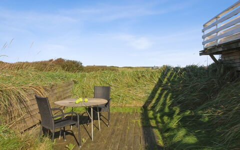 Trude - 250M from the Sea: Arbusto, Urban Design, Groundcover, Brick, Appartamento, Estate, Muratura, Balcone, Landscaping