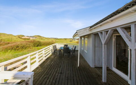 Trude - 250M from the Sea: Arbusto, Urban Design, Groundcover, Brick, Appartamento, Estate, Muratura, Balcone, Landscaping