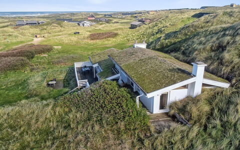 Trude - 250M from the Sea: Arbusto, Urban Design, Groundcover, Brick, Appartamento, Estate, Muratura, Balcone, Landscaping