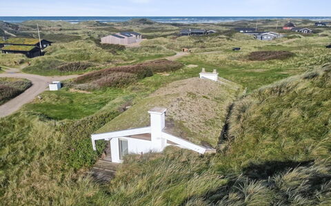 Trude - 250M from the Sea: Arbusto, Urban Design, Groundcover, Brick, Appartamento, Estate, Muratura, Balcone, Landscaping