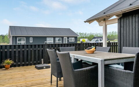 Mirkka - 1.5Km from the Sea: Legna, Casa, Villetta, Casa, Tetto, Area Rurale, Raccordo, Log Cabin, Edifici Giardino, Latifoglie