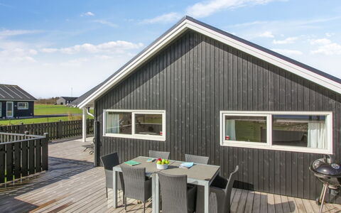 Mirkka - 1.5Km from the Sea: Legna, Casa, Villetta, Casa, Tetto, Area Rurale, Raccordo, Log Cabin, Edifici Giardino, Latifoglie
