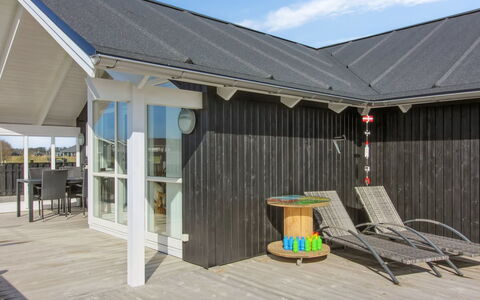 Mirkka - 1.5Km from the Sea: Legna, Casa, Villetta, Casa, Tetto, Area Rurale, Raccordo, Log Cabin, Edifici Giardino, Latifoglie