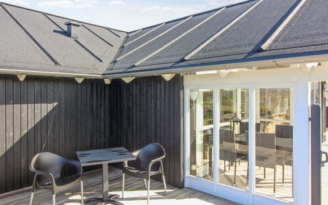 Mirkka - 1.5Km from the Sea: Legna, Casa, Villetta, Casa, Tetto, Area Rurale, Raccordo, Log Cabin, Edifici Giardino, Latifoglie