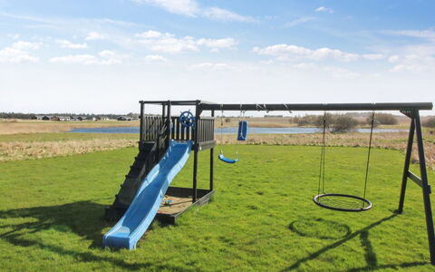 Mirkka - 1.5Km from the Sea: Legna, Casa, Villetta, Casa, Tetto, Area Rurale, Raccordo, Log Cabin, Edifici Giardino, Latifoglie