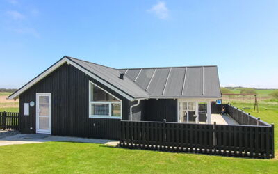 Mirkka - 1.5Km from the Sea