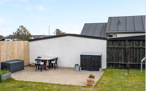 Sofine - 250M from the Sea: Tetto, Zona Residenziale, Casa, Casa, Lotto, Backyard, Giardino, Villetta, Cortile, Raccordo