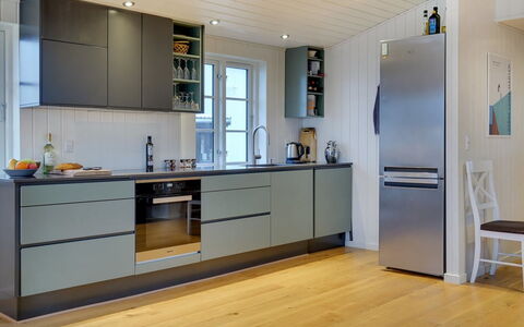 Sofine - 250M from the Sea: Elettrodomestico Da Cucina, Pavimentazione, Cucina, Apparecchio Major, Cabinetry, Legna, Pavimento, Elettrodomestico, Controsoffitto, Pavimento In Legno