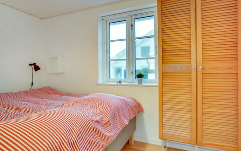 Sofine - 250M from the Sea: Legna, Camera Da Letto, Mobilia, Letto, Interior Design, Pavimento, Bedding, Pavimentazione, Telaio Del Letto, Lenzuolo