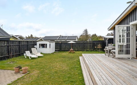 Sofine - 250M from the Sea: Casa, Tetto, Casa, Zona Residenziale, Raccordo, Villetta, Portico, Shade, Deck, Backyard