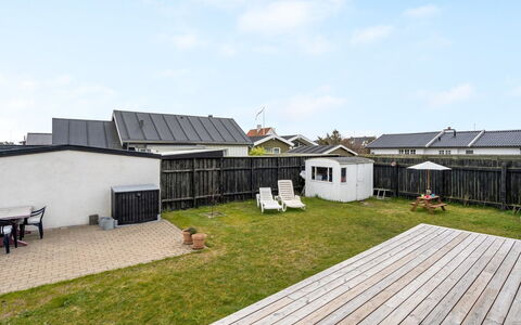 Sofine - 250M from the Sea: Cielo, Costruzione, Tetto, Casa, Casa, Zona Residenziale, Architettura, Lotto, Raccordo, Villetta