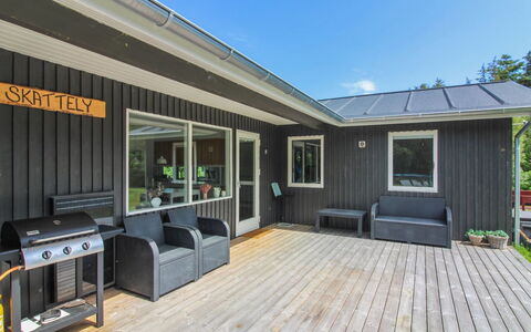 Ylva - 650M from the Sea: Legna, Casa, Portico, Deck, Latifoglie, Tetto, Color Legno, Pavimento In Legno, Eco Hotel