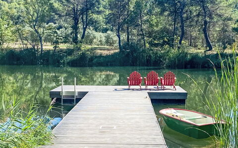 Domaine de Piegros: Acqua, Pianta, Barca, Veicolo, Albero, Paesaggio Naturale, Botanica, Lago, Moto D'Acqua, Erba
