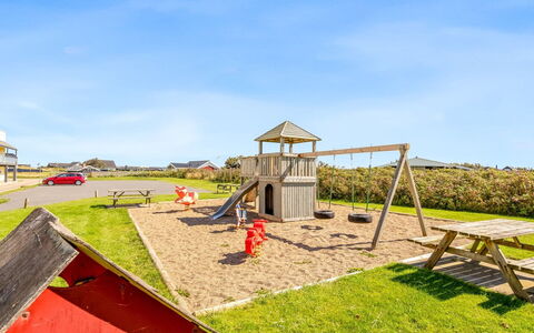 Risker - 70M from the Sea: Villetta, Backyard, Cortile, Edifici Giardino, Capannone, Raccordo, Mobili Da Esterno, Log Cabin, Struttura Esterna, Baracca