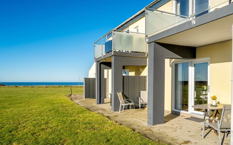 Risker - 70M from the Sea: Villetta, Backyard, Cortile, Edifici Giardino, Capannone, Raccordo, Mobili Da Esterno, Log Cabin, Struttura Esterna, Baracca