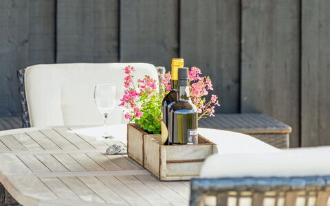 Danica - 175M from the Sea: Casa, Tetto, Casa, Porta, Villetta, Shade, Giardino, Groundcover, Portico, Cortile