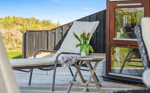 Danica - 175M from the Sea: Casa, Tetto, Casa, Porta, Villetta, Shade, Giardino, Groundcover, Portico, Cortile