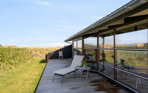 Danica - 175M from the Sea: Casa, Tetto, Casa, Porta, Villetta, Shade, Giardino, Groundcover, Portico, Cortile