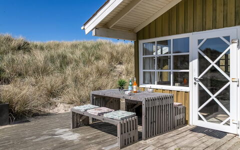 Guthfrith - 100M from the Sea: Tetto, Casa, Porta, Villetta, Shade, Raccordo, Cortile, Estate, Backyard