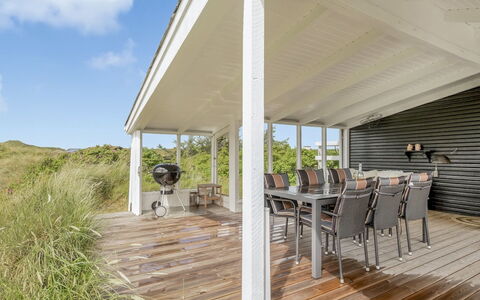 Stina - 250M from the Sea: Tetto, Casa, Porta, Villetta, Shade, Raccordo, Cortile, Estate, Backyard