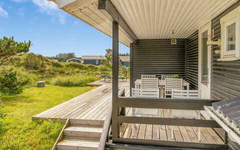 Stina - 250M from the Sea: Tetto, Casa, Porta, Villetta, Shade, Raccordo, Cortile, Estate, Backyard