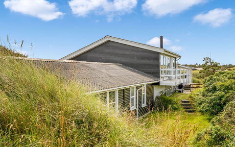 Stina - 250M from the Sea: Tetto, Casa, Porta, Villetta, Shade, Raccordo, Cortile, Estate, Backyard