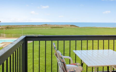 Birgitta - 150M from the Sea: Plain, Mare, Oceano, Prato, Costa, Shade, Erba Sintetica, Recinzione, Spiaggia