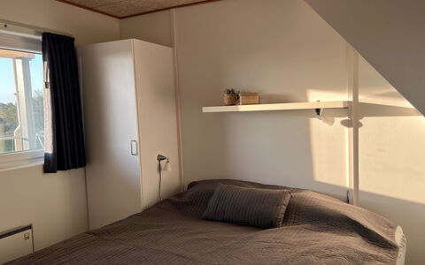 Birgitta - 150M from the Sea: Parete, Camera Da Letto, Legna, Interior Design, Letto, Pavimento, Lenzuolo, Pavimentazione, Mobilia, Bedding